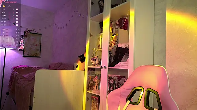 MiraJades online show from 17, 4, 2026