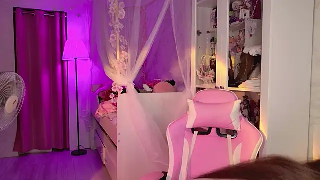 MiraJades online show from 31, 7, 2026