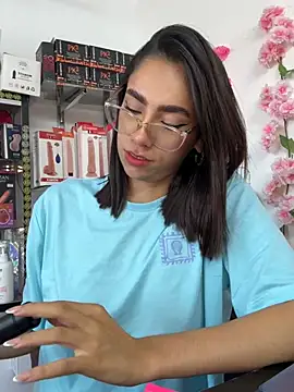 lunaluxury22 online show from 20, 2, 2026