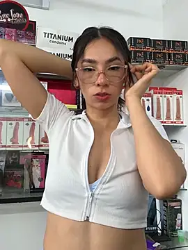 lunaluxury22 online show from 23, 4, 2026