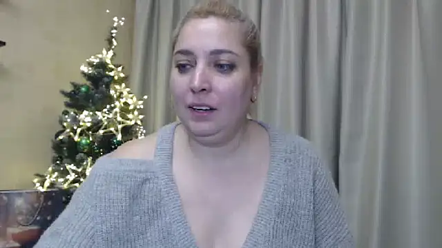 Snapshot of sweetpussy13 chatting on 24, 12, 2024 sweetpussy13 online show from 24, 12, 2024