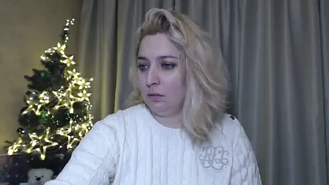 Snapshot of sweetpussy13 chatting on 31, 12, 2024 sweetpussy13 online show from 31, 12, 2024