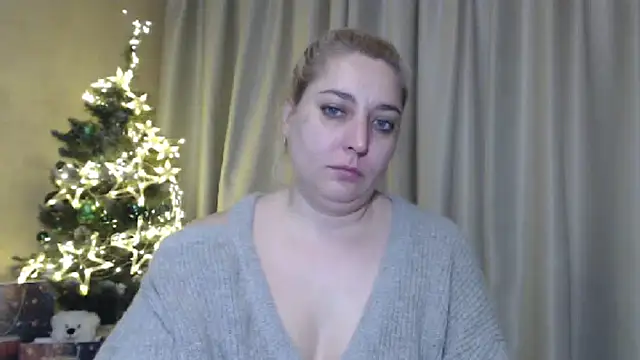 Snapshot of sweetpussy13 chatting on 3, 1, 2025 sweetpussy13 online show from 3, 1, 2025