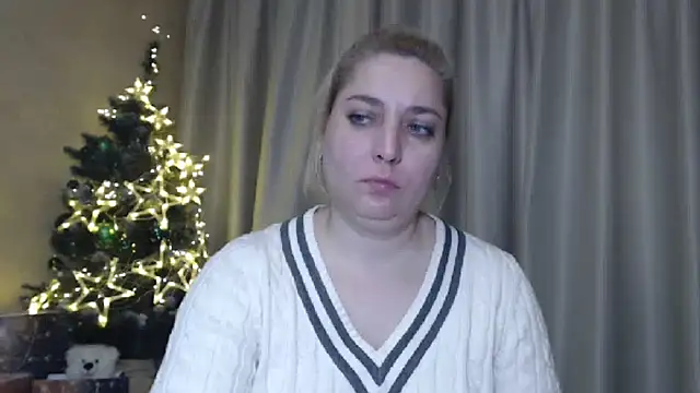 Snapshot of sweetpussy13 chatting on 5, 1, 2025 sweetpussy13 online show from 5, 1, 2025