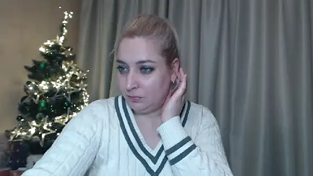 Snapshot of sweetpussy13 chatting on 9, 1, 2025 sweetpussy13 online show from 9, 1, 2025