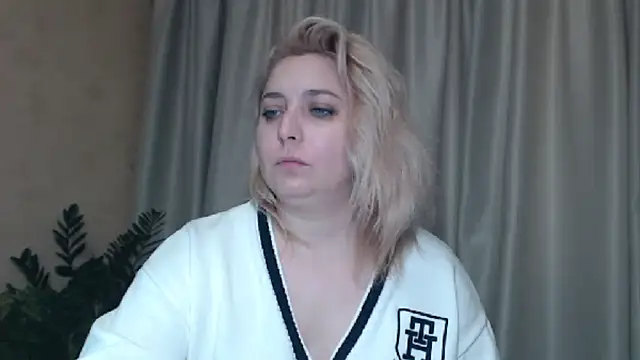 Snapshot of sweetpussy13 chatting on 12, 1, 2025 sweetpussy13 online show from 12, 1, 2025