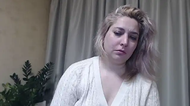 Snapshot of sweetpussy13 chatting on 1, 2, 2025 sweetpussy13 online show from 1, 2, 2025