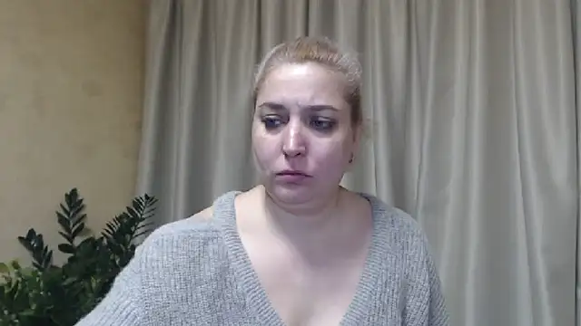 Snapshot of sweetpussy13 chatting on 8, 2, 2025 sweetpussy13 online show from 8, 2, 2025