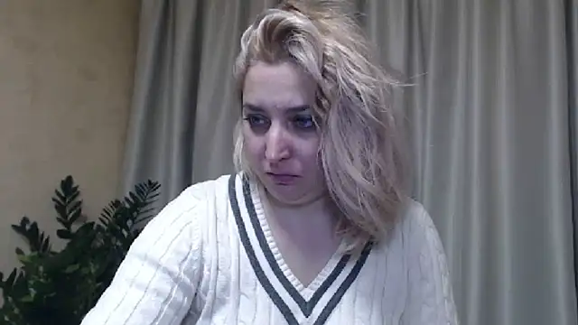 Snapshot of sweetpussy13 chatting on 14, 2, 2025 sweetpussy13 online show from 14, 2, 2025