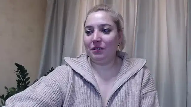 Snapshot of sweetpussy13 chatting on 19, 2, 2025 sweetpussy13 online show from 19, 2, 2025