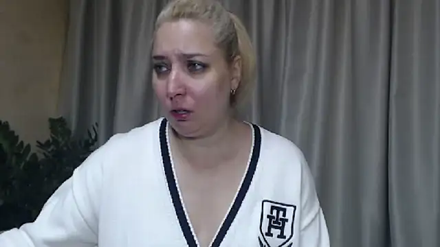 Snapshot of sweetpussy13 chatting on 3, 10, 2025 sweetpussy13 online show from 3, 10, 2025