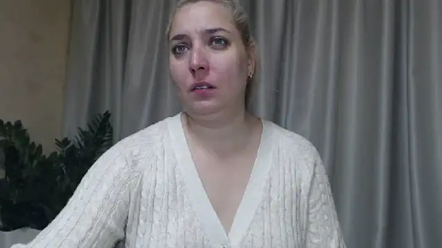 Snapshot of sweetpussy13 chatting on 4, 10, 2025 sweetpussy13 online show from 4, 10, 2025