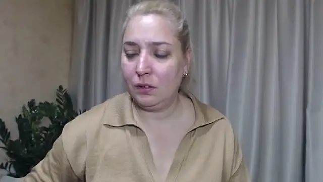 Snapshot of sweetpussy13 chatting on 5, 10, 2025 sweetpussy13 online show from 5, 10, 2025