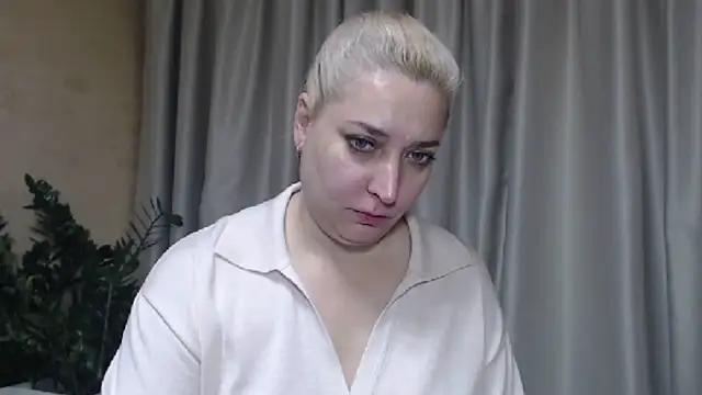 Snapshot of sweetpussy13 chatting on 9, 10, 2025 sweetpussy13 online show from 9, 10, 2025