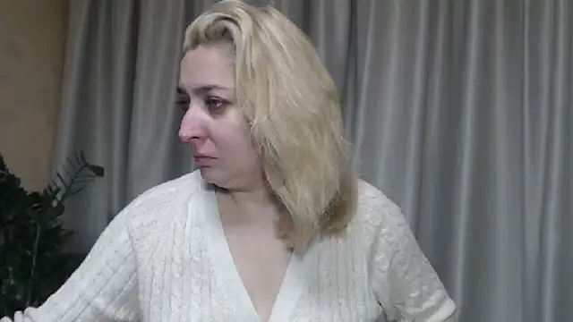 Snapshot of sweetpussy13 chatting on 10, 10, 2025 sweetpussy13 online show from 10, 10, 2025