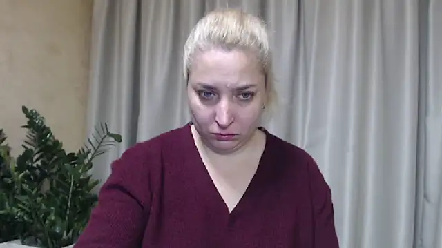 Snapshot of sweetpussy13 chatting on 17, 10, 2025 sweetpussy13 online show from 17, 10, 2025