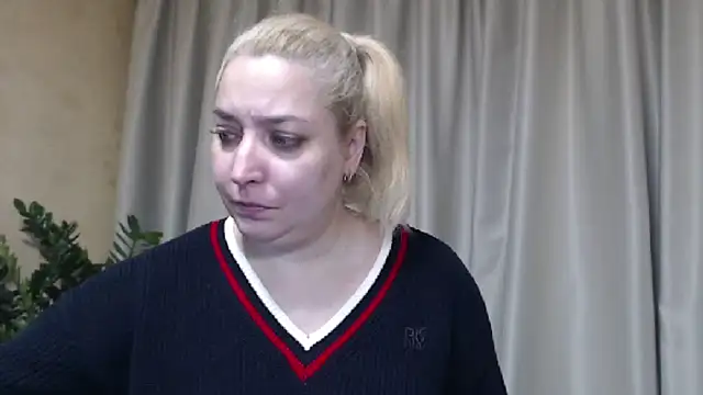 Snapshot of sweetpussy13 chatting on 30, 11, 2025 sweetpussy13 online show from 30, 11, 2025