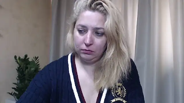 Snapshot of sweetpussy13 chatting on 3, 5, 2026 sweetpussy13 online show from 3, 5, 2026