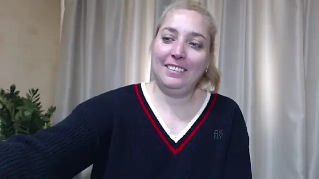Snapshot of sweetpussy13 chatting on 15, 5, 2026 sweetpussy13 online show from 15, 5, 2026