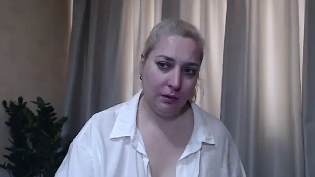 Snapshot of sweetpussy13 chatting on 22, 5, 2026 sweetpussy13 online show from 22, 5, 2026