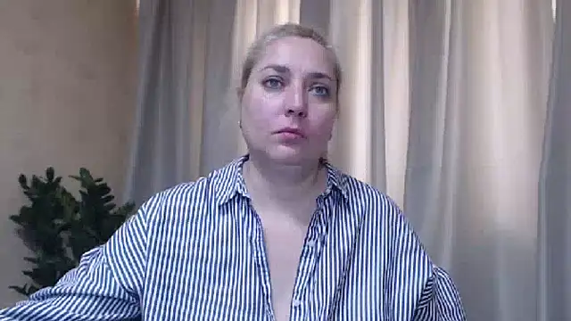 Snapshot of sweetpussy13 chatting on 23, 5, 2026 sweetpussy13 online show from 23, 5, 2026