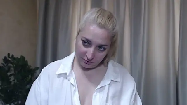 Snapshot of sweetpussy13 chatting on 5, 6, 2026 sweetpussy13 online show from 5, 6, 2026
