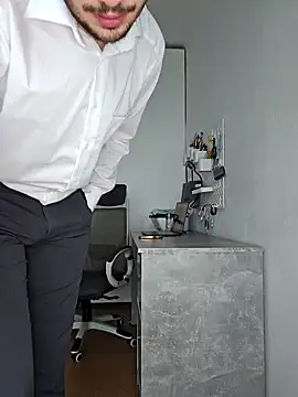 Lovebackground online show from 31, 1, 2025