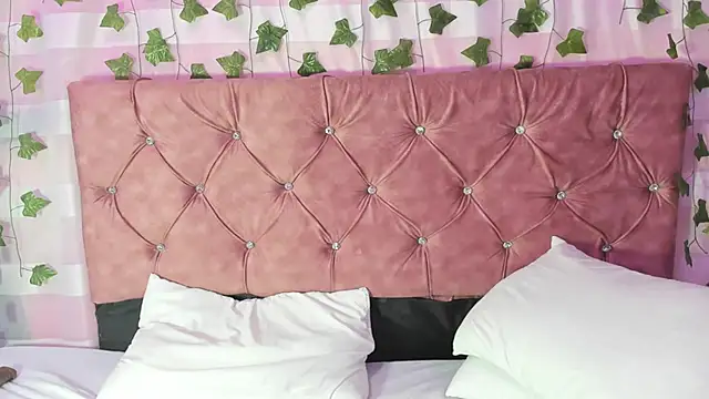 Snapshot of Ayla-marttinez chatting on 6, 3, 2026 Ayla-marttinez online show from 6, 3, 2026