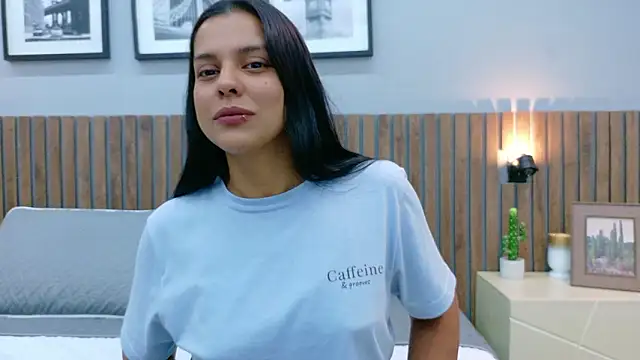 Mia Bellefort online show from 6, 2, 2026