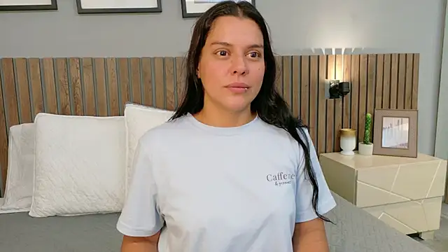 Mia Bellefort online show from 21, 4, 2026
