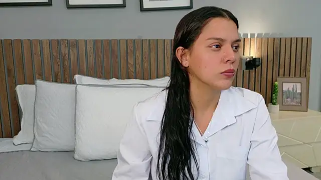 Mia Bellefort online show from 23, 4, 2026