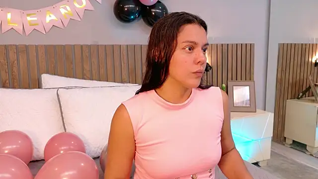 Mia Bellefort online show from 27, 4, 2026