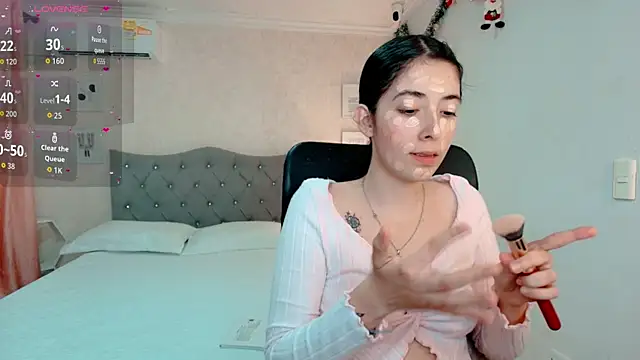 Snapshot of emmalove_doll chatting on 5, 1, 2026 emmalove doll online show from 5, 1, 2026