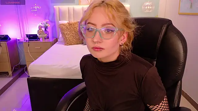 danielamilles online show from 8, 3, 2026