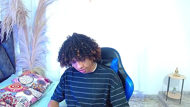 Snapshot of angelll18_ chatting on 4, 6, 2026 angelll18 online show from 4, 6, 2026