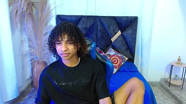 Snapshot of angelll18_ chatting on 6, 6, 2026 angelll18 online show from 6, 6, 2026