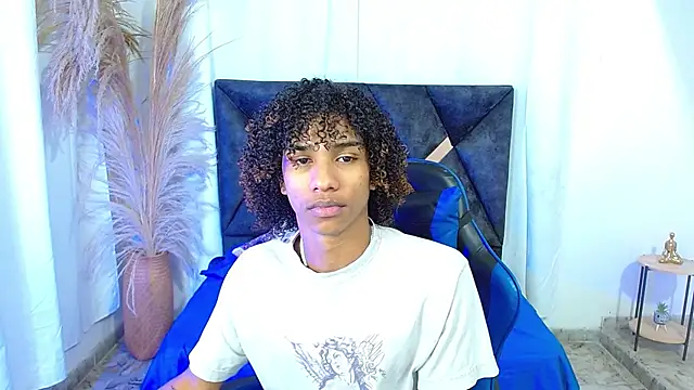 Snapshot of angelll18_ chatting on 9, 6, 2026 angelll18 online show from 9, 6, 2026