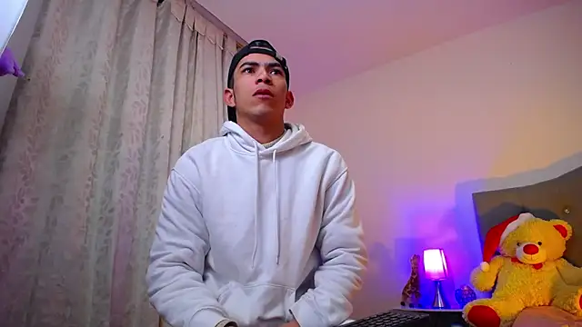 Snapshot of TOMBOYSEXX chatting on 18, 12, 2025 TOMBOYSEXX online show from 18, 12, 2025