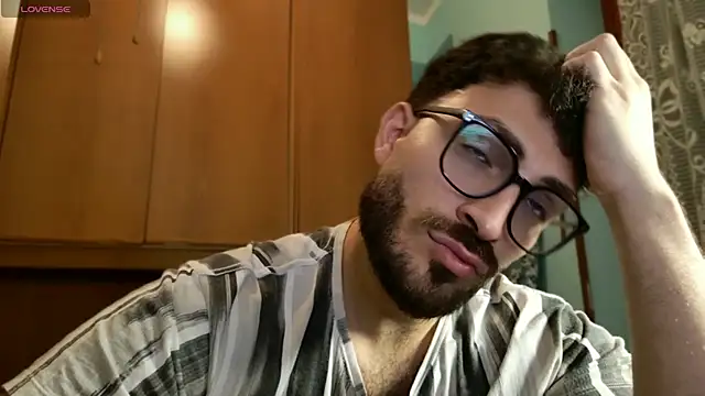 Snapshot of mark_ariete chatting on 15, 5, 2026 mark ariete online show from 15, 5, 2026