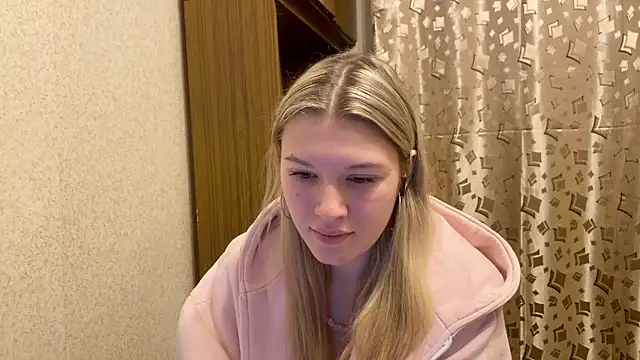 SkyeDavis online show from 17, 12, 2025