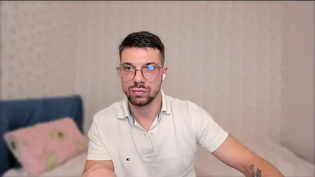 Snapshot of Tony_Wolf chatting on 21, 12, 2025 Tony Wolf online show from 21, 12, 2025