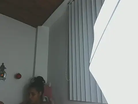 Snapshot of Valery__lovex chatting on 21, 12, 2025 Valery lovex online show from 21, 12, 2025