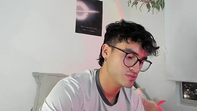 Snapshot of charlie_dicker chatting on 17, 12, 2025 charlie dicker online show from 17, 12, 2025