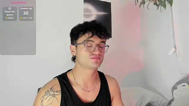 Snapshot of charlie_dicker chatting on 19, 12, 2025 charlie dicker online show from 19, 12, 2025