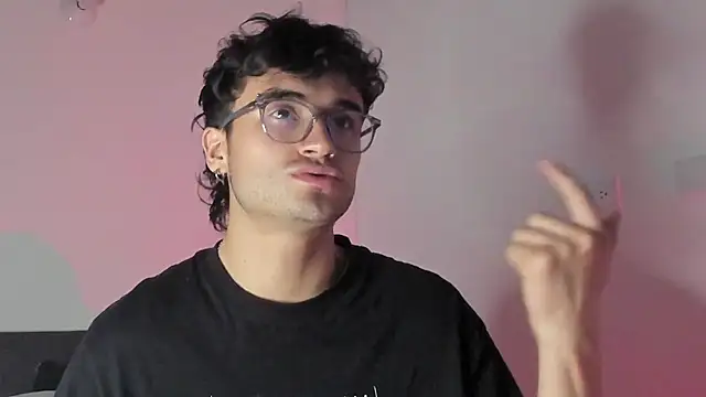 Snapshot of charlie_dicker chatting on 2, 2, 2026 charlie dicker online show from 2, 2, 2026