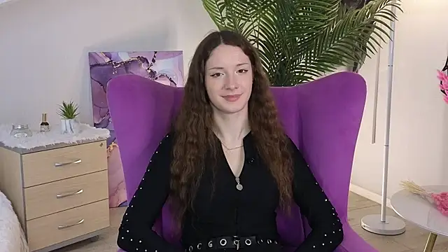 Snapshot of KarmenRasey chatting on 16, 12, 2025 KarmenRasey online show from 16, 12, 2025