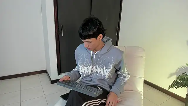 Snapshot of im_ralff chatting on 16, 5, 2026 im ralff online show from 16, 5, 2026