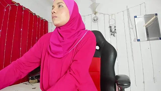 Snapshot of Sara-Maalouf chatting on 3, 2, 2026 Sara-Maalouf online show from 3, 2, 2026