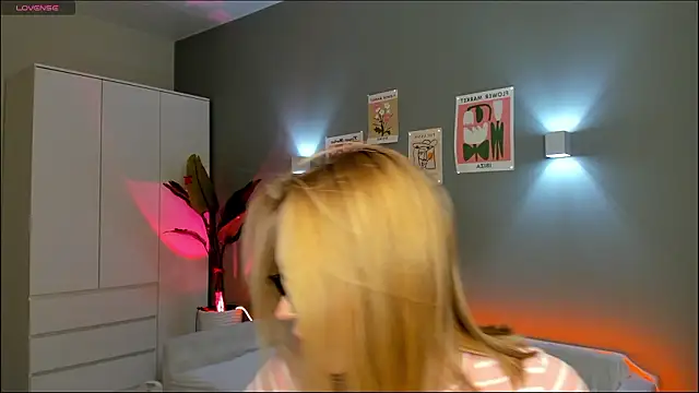 Aurelia Voss online show from 4, 2, 2026