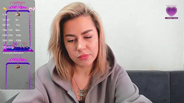 Snapshot of Roxi_Joy chatting on 2, 2, 2026 Roxi Joy online show from 2, 2, 2026